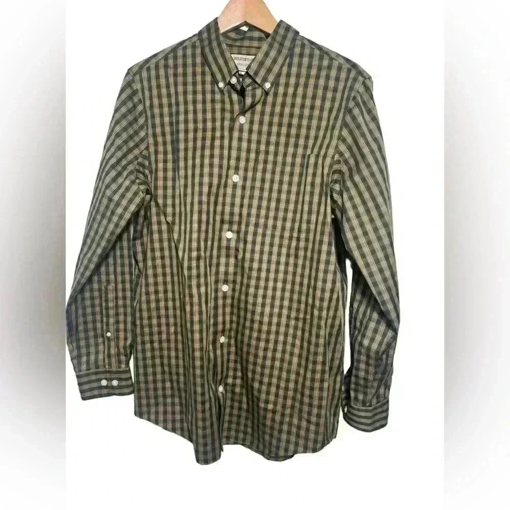 Duluth TRADING CO Wrinkle fighter size medium